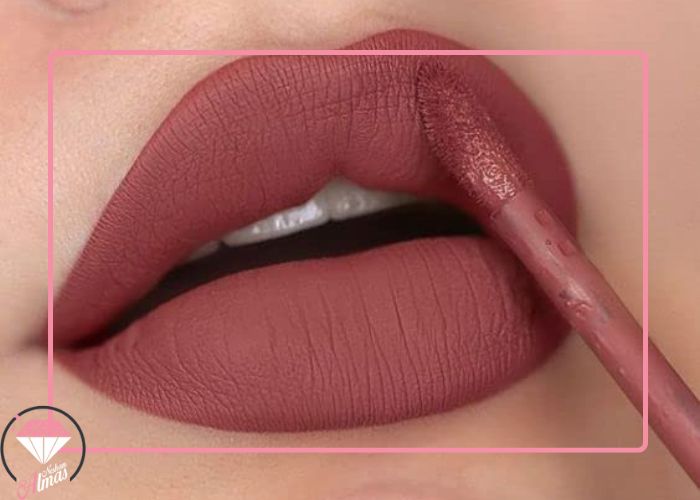  روش های افزایش ماندگاری رژ لب در سالن زیبایی الماس نشان
